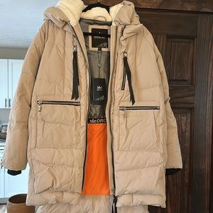 NWT Orolay Coat Size S. NEW. Never worn. Fits TTS adjustable side zippers.